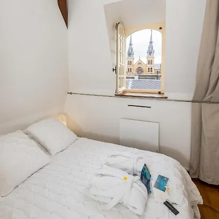 Suites Mana - Te Fiti En Plein Centre De La Place Ducale Avec Vue Sur Les Toits Charleville-Mézières Exterior foto